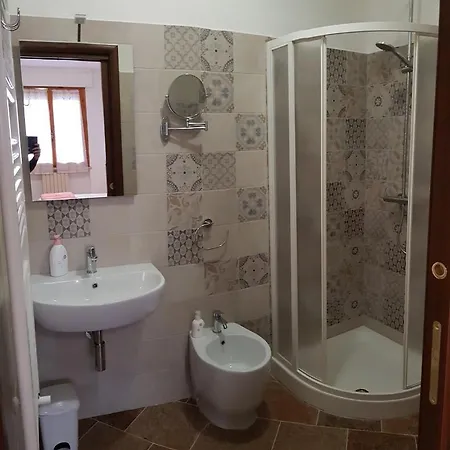 Mayflowers Zona Ospedale Cisanello فندق مبيت وإفطار